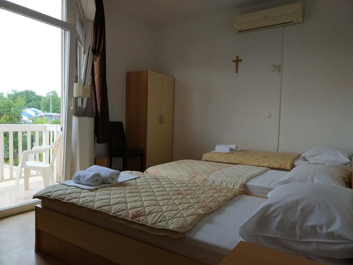 Guest House Regina Mundi Međugorje Extérieur photo